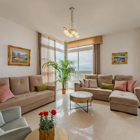Dictator Villa *