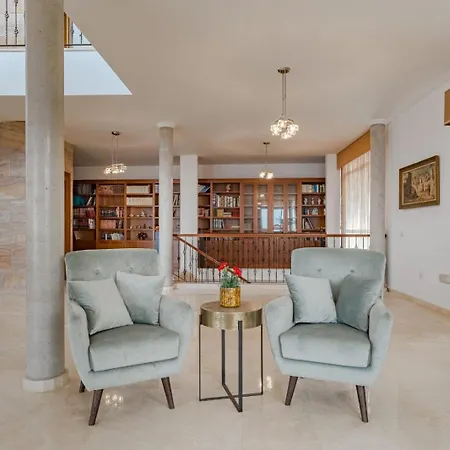 Dictator Villa *